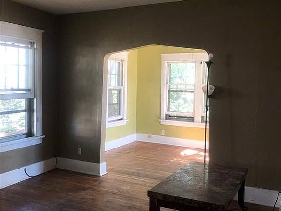 5th image of 115 Tennyson Ave
