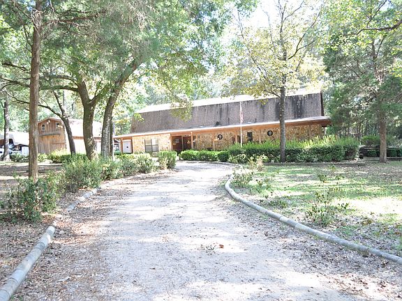 Entrance of circle drive