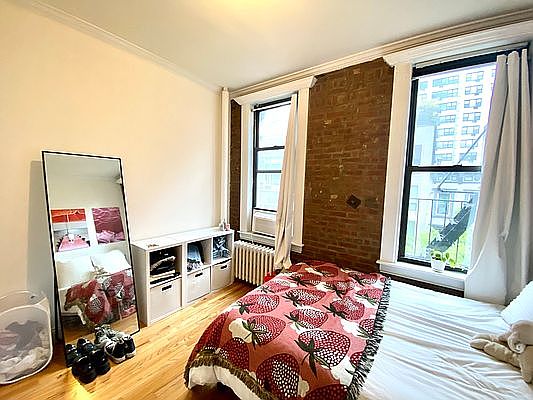 4th image of 239 E 58th St APT 4F