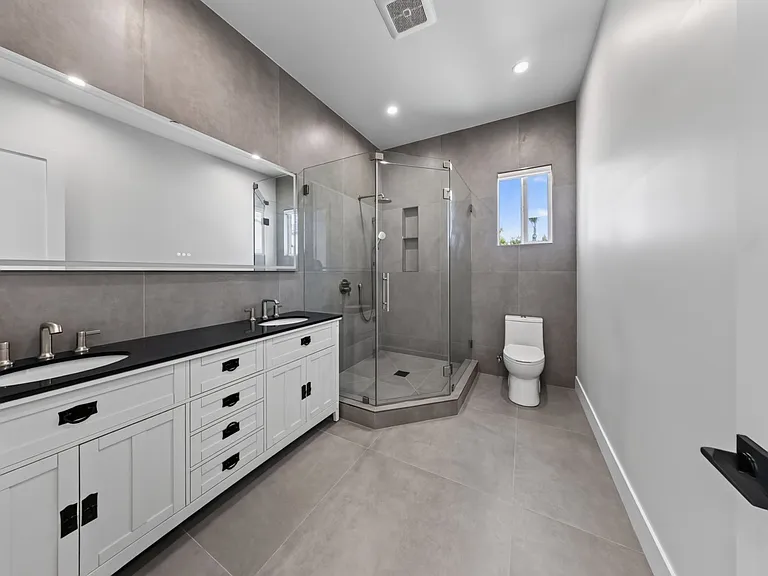 8018 Shadyglade Ave — Photo 44