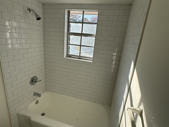 4th image of 2220 Ticknor Dr #1