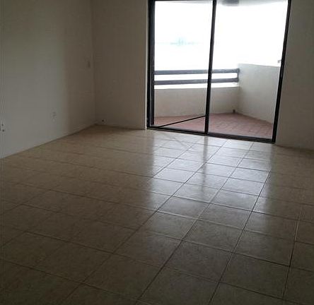 3rd image of 555 NE 30 St 702 #702