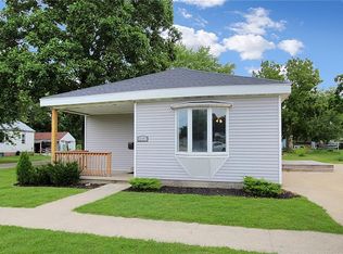 1120 N 11th St, Mattoon, IL 61938