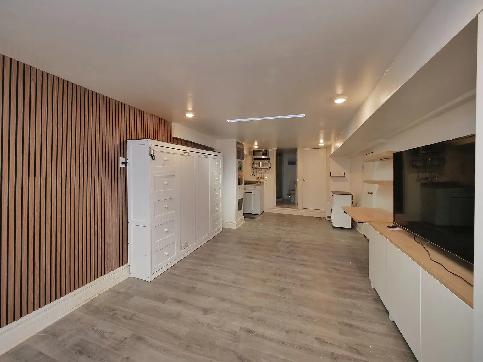 Studio, 550 sqft, $2,750 — Photo 4