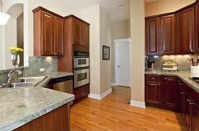 3rd image of 909 Syracuse Ct