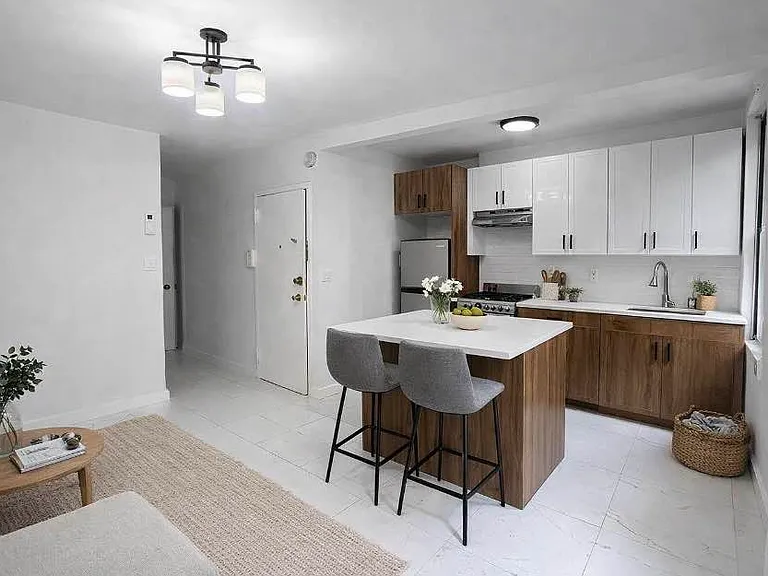 347 S 4th St #3 — Photo 2