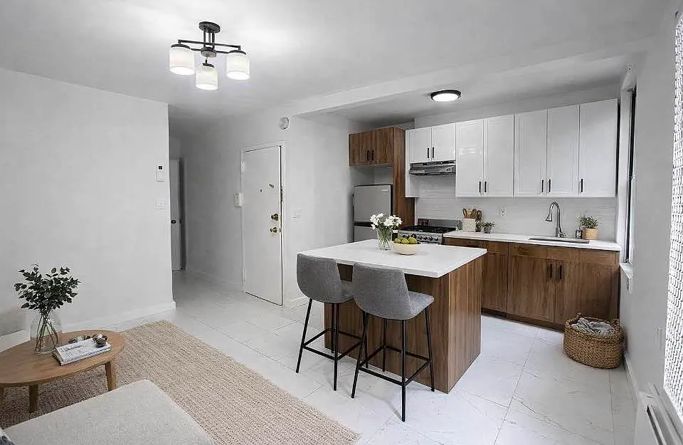 Building Photo - 347 S 4th St #3