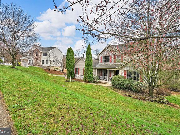 5th image of 114 Crimson Ln