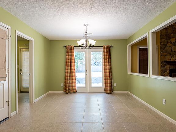 4th image of 2611 Thomas St