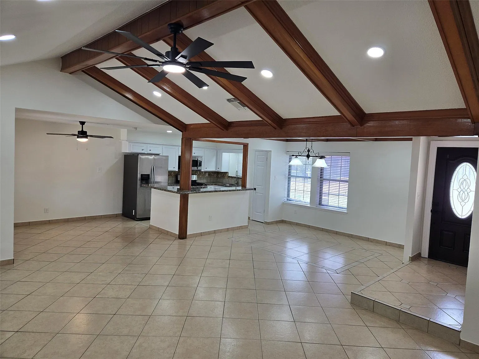 4 bed, 2.0 bath, 1739 sqft, $2,400 — Photo 2