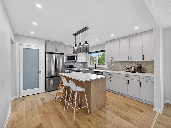 2nd image of 9915 154th St NW