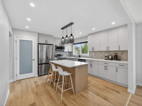 9915 154th St NW, Edmonton, AB T5P 2G8