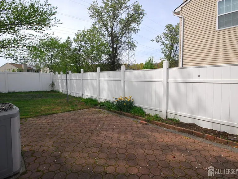 96 Brewster Cir — Photo 25