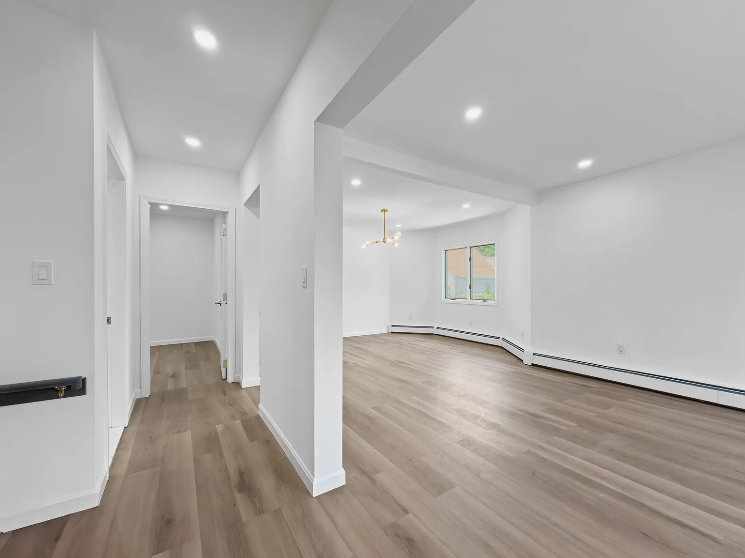 3 bed, 1.5 bath, 1411 sqft, $4,000 — Photo 3