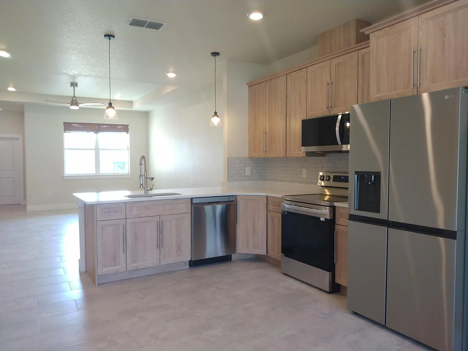 4 bed, 1550 sqft, $2,000 — Photo 4