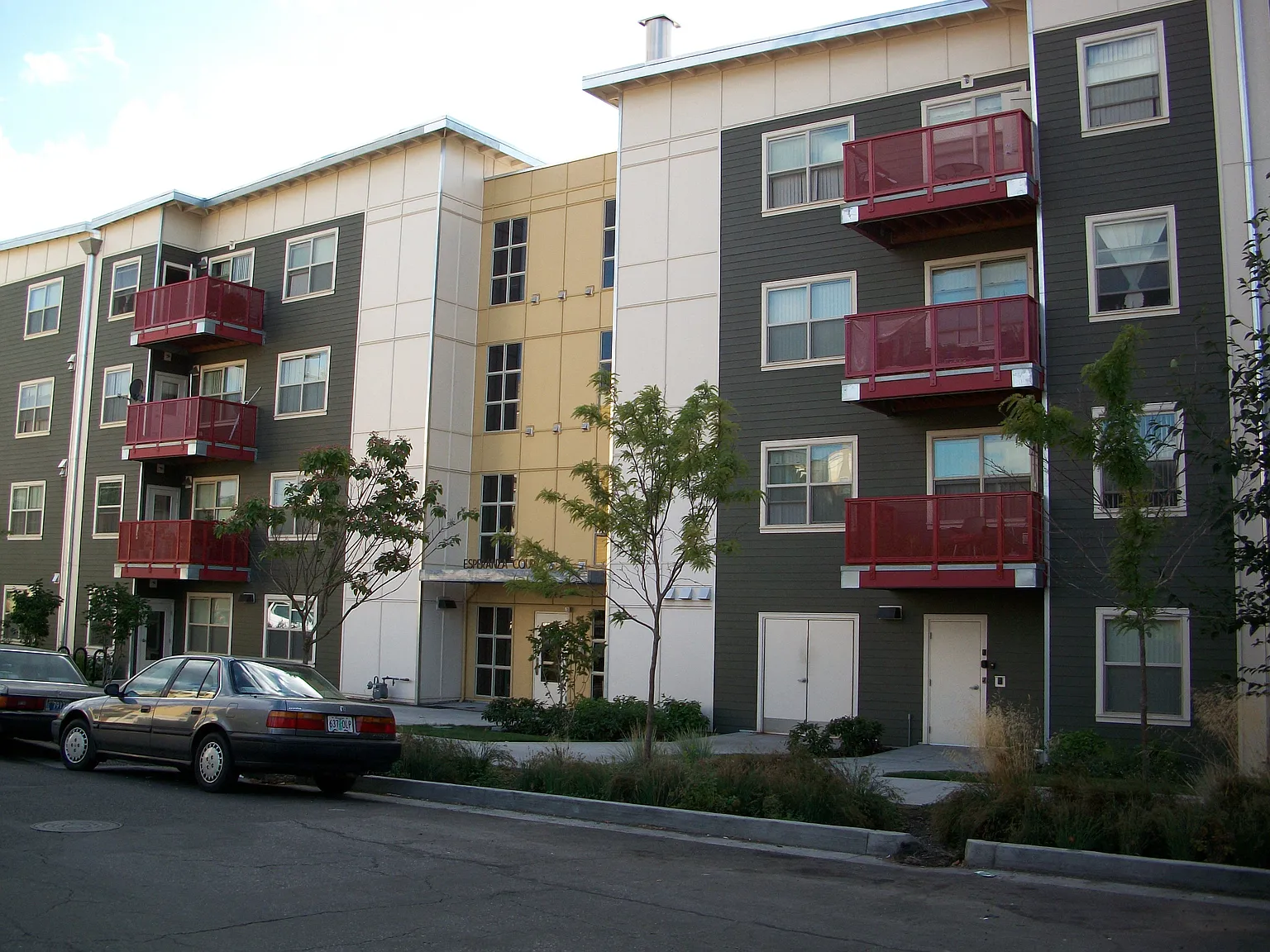 Esperanza Court — Photo 1