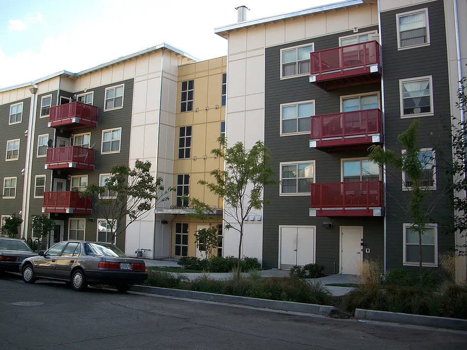 Esperanza Court