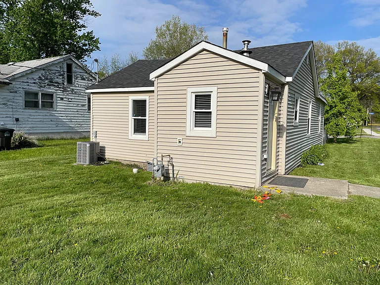 2698 Cass St — Photo 14