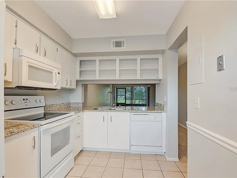 6154 Burnside Cir — Photo 5