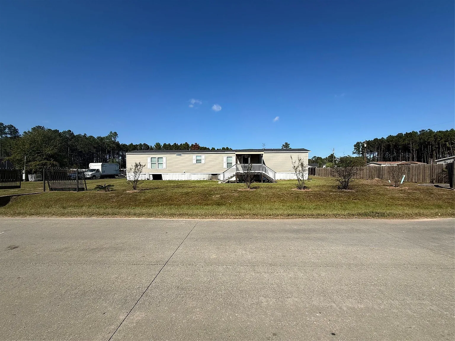 3 bed, 2.0 bath, 1080 sqft, $1,300 — Photo 2
