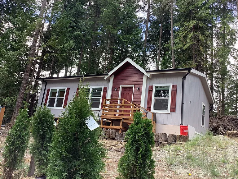 403 NW Commerce St — Photo 1