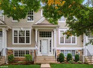 1630 Fox Run Dr, Arlington Heights, IL 60004