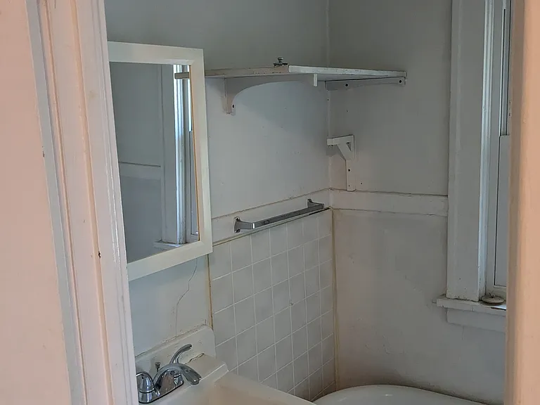 1922 Sharon Ave SE #3 — Photo 10