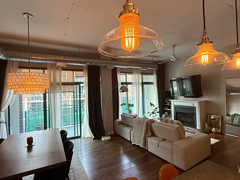 910 W Madison St #702 — Photo 3