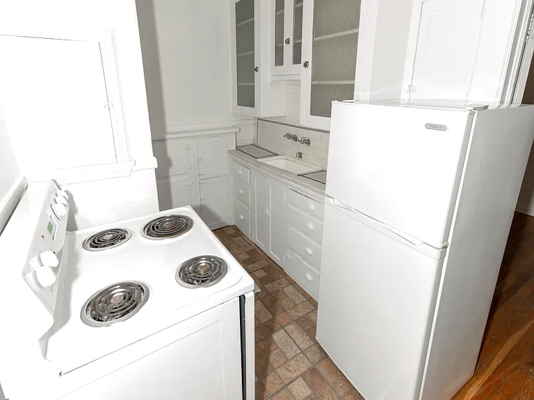 740 E Broadway #B-102 — Photo 10