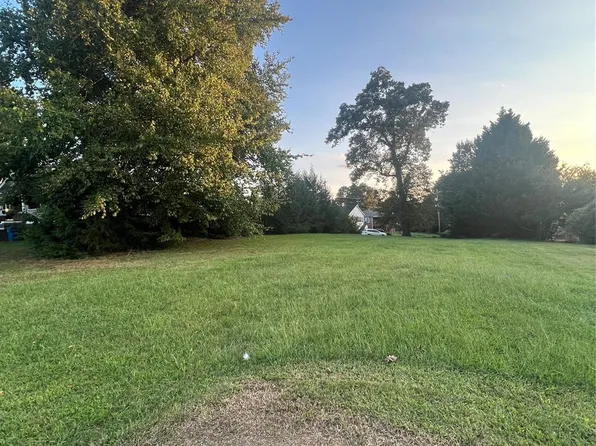 102 N Main St, Granite Falls, NC 28630