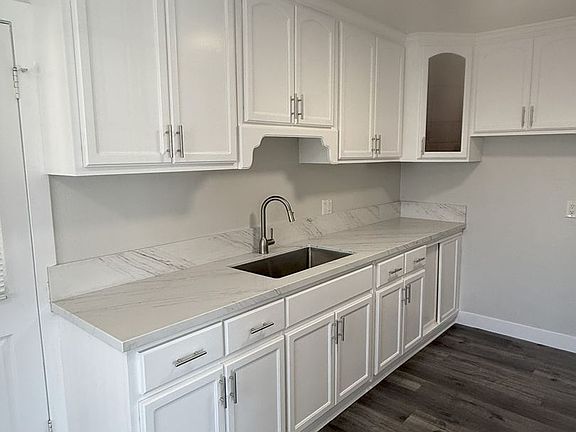4th image of 557 Casselman St