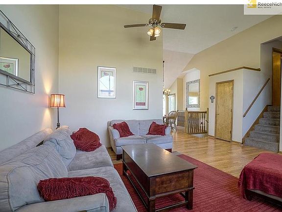 3rd image of 1100 SE Monterey Dr