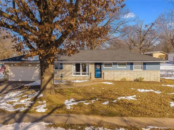 817 Park Ln, Liberty, MO 64068