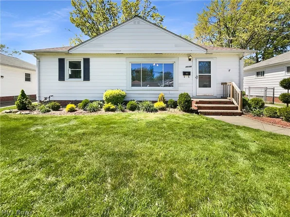 30185 Ridgeview Dr, Wickliffe, OH 44092