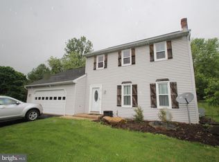 415 Persimmon Ln, Elizabethtown, PA 17022