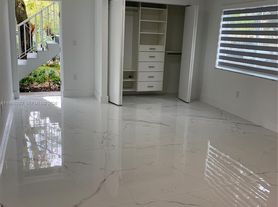7843 NE 10th Ave, Miami, FL