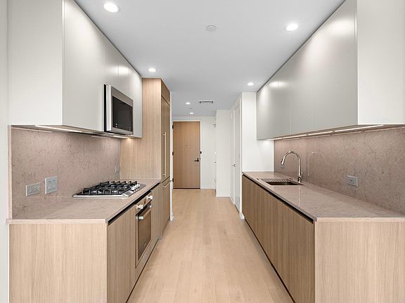 2nd image of 151 Bay St #2101