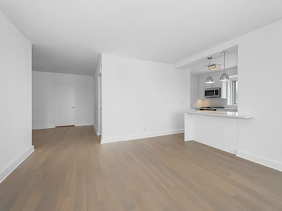 3rd image of 254 E 68th St APT 26D