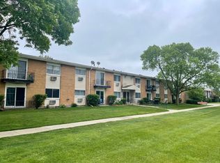 8864 Northshore Dr APT 2C, Des Plaines, IL 60016