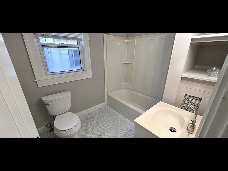 33 Harbor St #2R — Photo 2