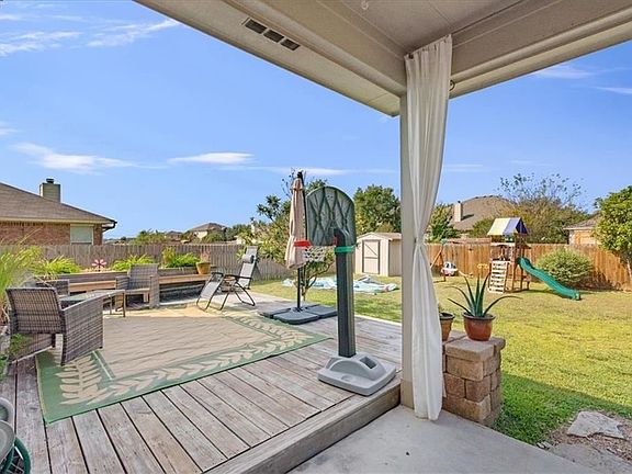 2nd image of 105 Castle Dr