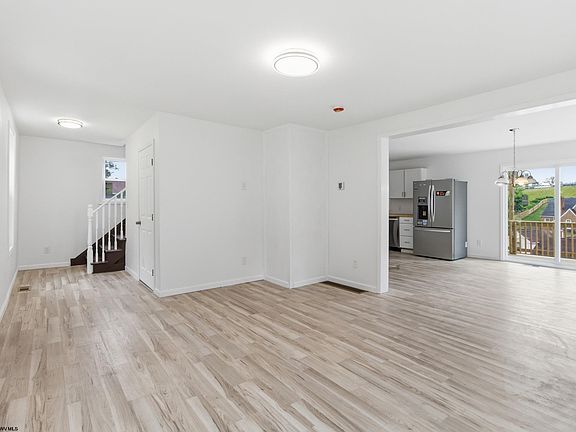 3rd image of 1260 College Park