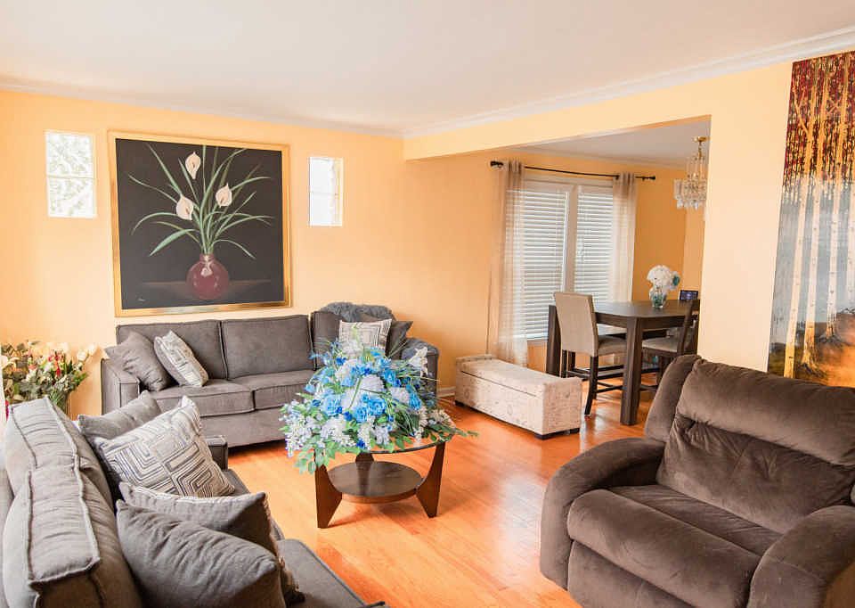 2nd image of 10101 S Emerald Ave