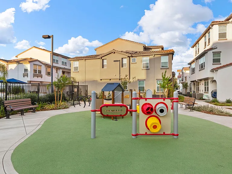 Spacious Townhomes in Provence at Natomas — Photo 51
