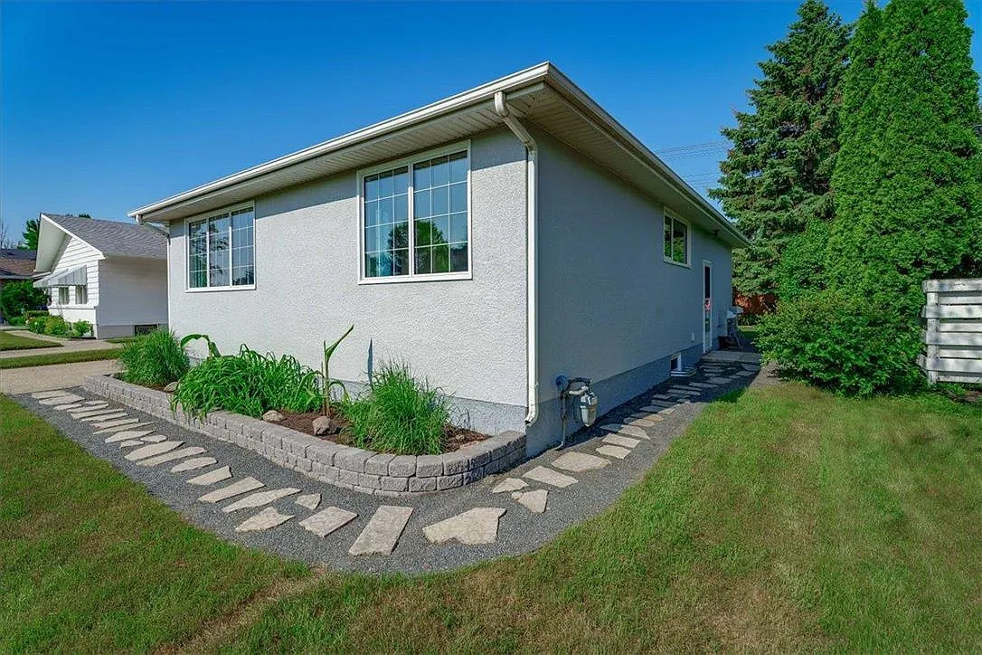 Building Photo - 15 Lomond Blvd #15