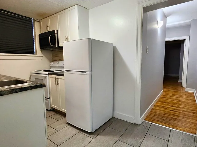 405 Elgin St — Photo 6