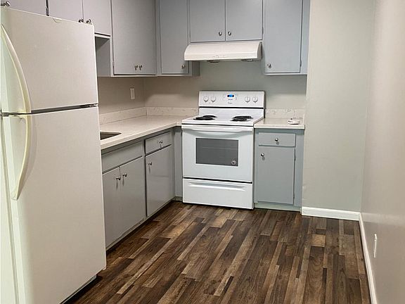 2nd image of 381 Peoria St APT 4