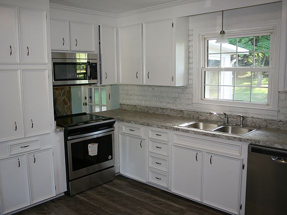 4th image of 7038 Fontana Dr