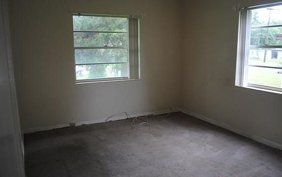 4th image of 5245 Janice Cir S