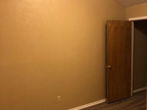 3rd image of 530 Oakridge Dr